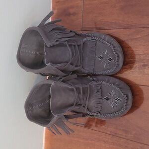 Grey Manitoba Mukluks/Tall Mocassins - Size 8